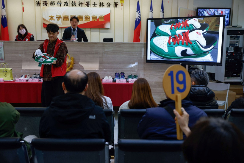 Operasyondan ele geçirilen lüks ürünler satışa çıktı - Resim : 2