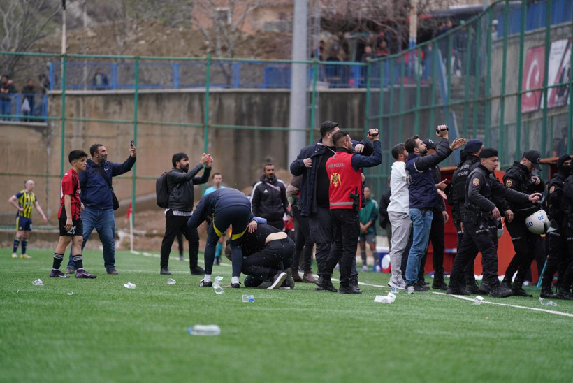 Maç sırasında FB TV ve Fenerbahçe teknik direktörüne saldırı! - Resim : 3