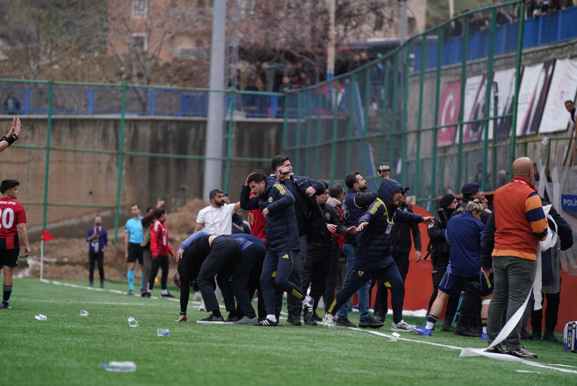Maç sırasında FB TV ve Fenerbahçe teknik direktörüne saldırı! - Resim : 1