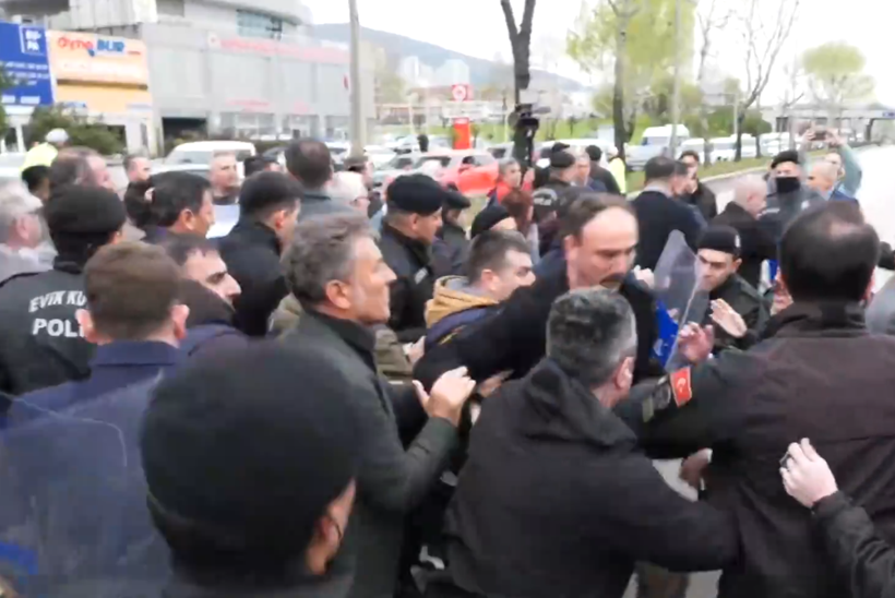 CHP Bursa'da se&ccedil;imi boykot etti: Belediye AKP'ye ge&ccedil;ti - Resim : 2