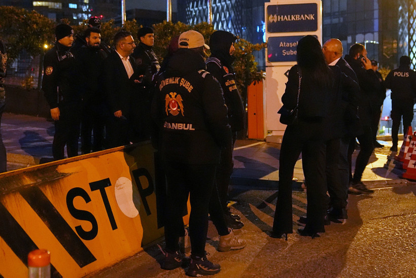 Ataşehir Belediyesi'ne operasyon Başkan Adıg&uuml;zel g&ouml;zaltında - Resim : 2