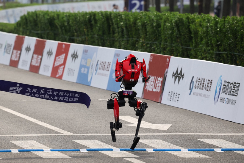Robotlar yarı maraton koştu: İnsanları ilk kez geçtiler - Resim : 1