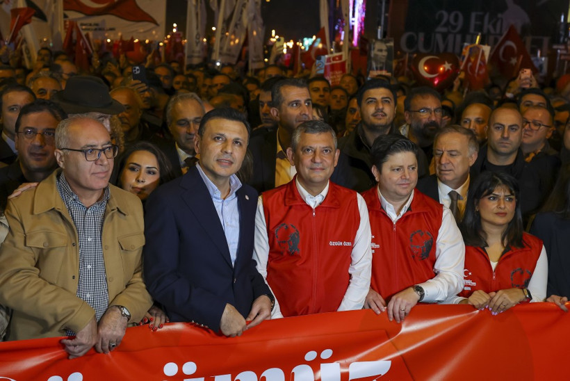 Özgür Özel: Cumhuriyetin yıkılmasına izin vermeyeceğiz - Resim : 2