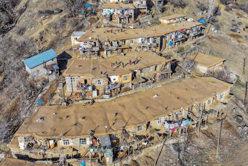 Toprak damları oyun alanına dönüştürdüler - Resim: 1
