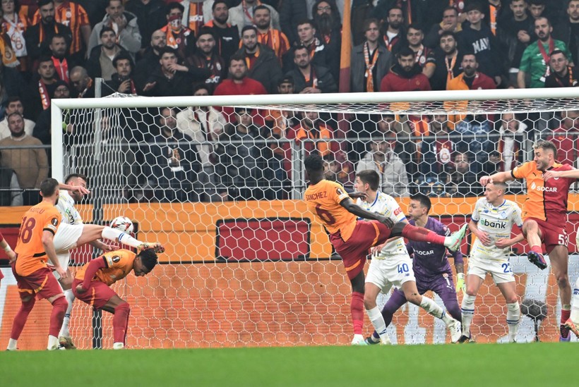 Galatasaray'da hedef ilk 8, rakip Ajax - Resim : 1