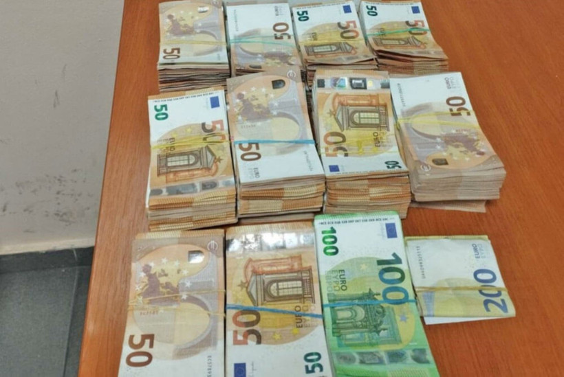 TIR'ın hava filtresine gizlemiş: Binlerce Euro gümrükte yakalandı - Resim : 1