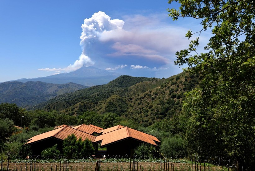 Etna Yanardağı lav püskürttü - Resim: 8