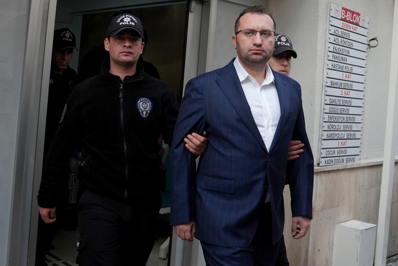 İBB operasyonunda 5'i belediye başkanı 22 kişi tutuklandı - Resim : 4