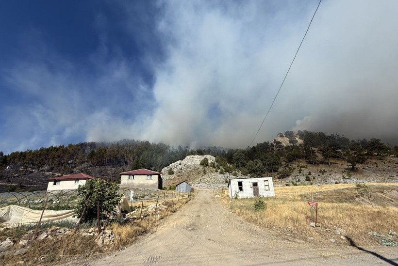 Antalya'da 5 ilçedeki orman yangınlarının 2'sine müdahale sürüyor - Resim: 1
