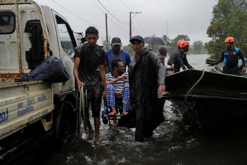 Üç ülke sular altında kaldı, 900 kişi can verdi: İnsanlık dramı kameralara yansıdı - Resim: 5