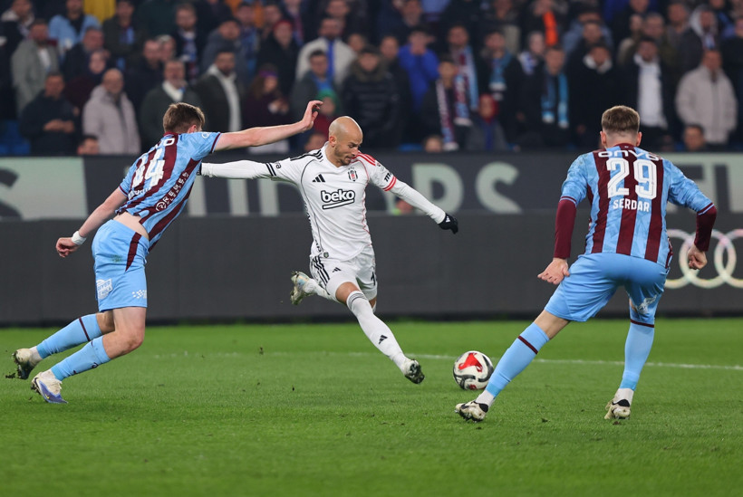 Beşiktaş kaçtı, Trabzonspor yakaladı! Derbide 6 gol, 1 kırmızı kart: 3-3 - Resim : 1