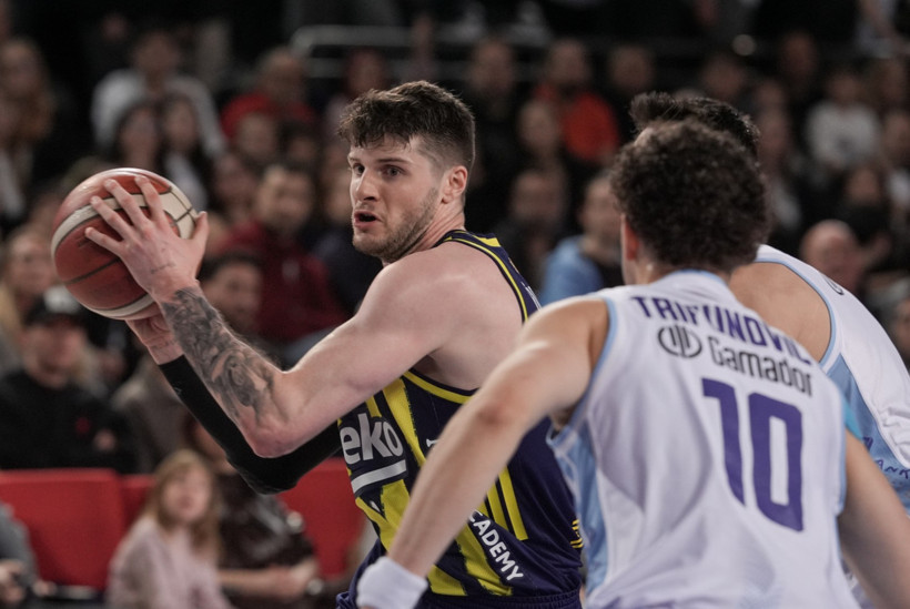 Lider Fenerbahçe'den Telekom'a 12 fark - Resim : 1