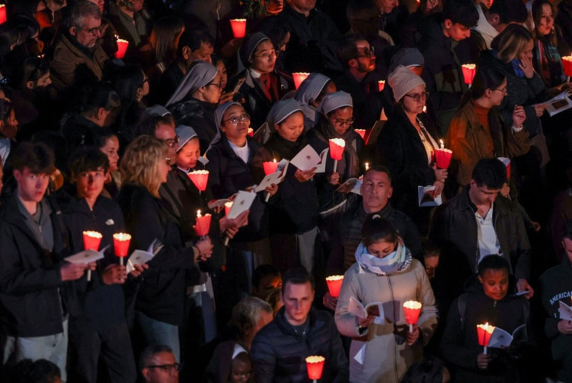 On yıllar sonra bir ilk: Papa tören boyunca taşıdı - Resim: 8