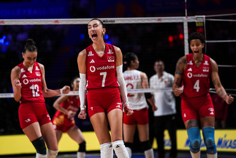 Türkiye-Çin CANLI: Filenin Sultanları final için parkede - Resim : 1