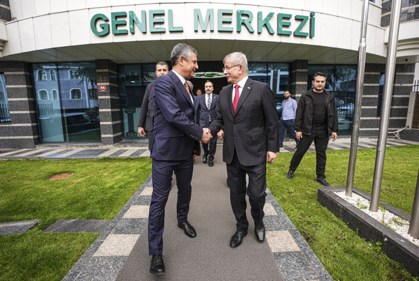 &Ouml;zel'den AKP'li isme sert s&ouml;zler: Allah seni ıslah etsin - Resim : 1