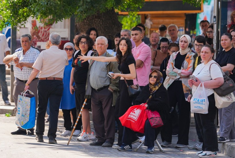 İzmir'de işçiler yollara döküldü - Resim: 11