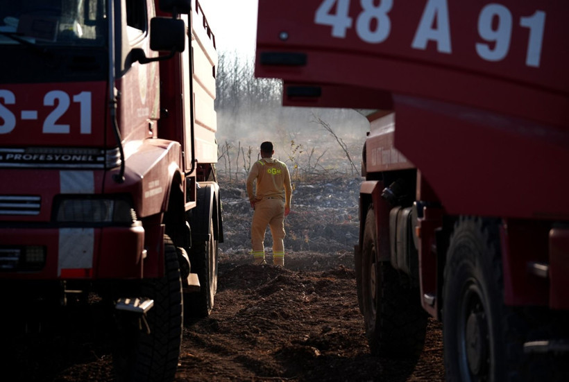 Sabaha kadar alevlerle mücadele ettiler - Resim: 7