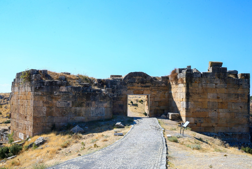 Stonehenge’i andıran antik kentten yeni sürpriz: 2 bin yıllık stadyum gün yüzünde - Resim : 1