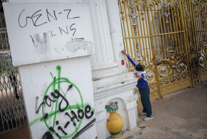 İlk kadın başbakan geldi, yasaklar kalktı - Resim : 1