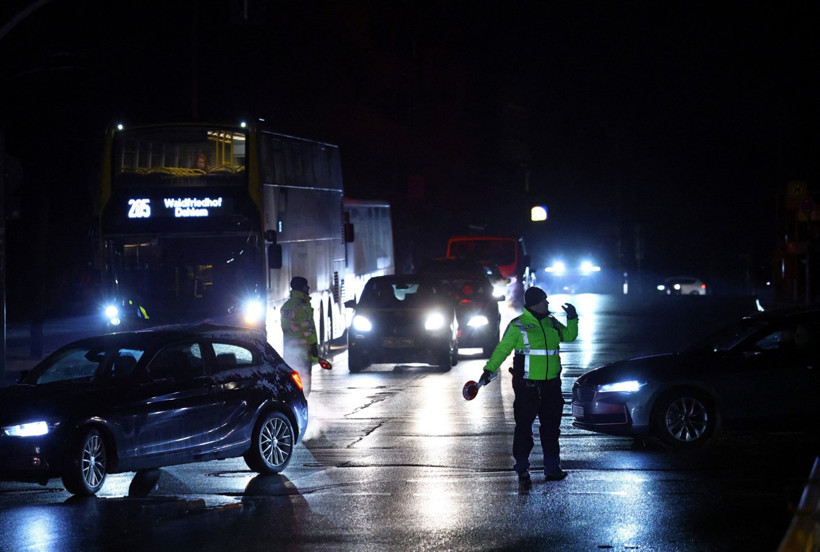 Berlin günlerdir elektriksiz: Telefonunu şarj etmek için kent değiştirdi - Resim : 3