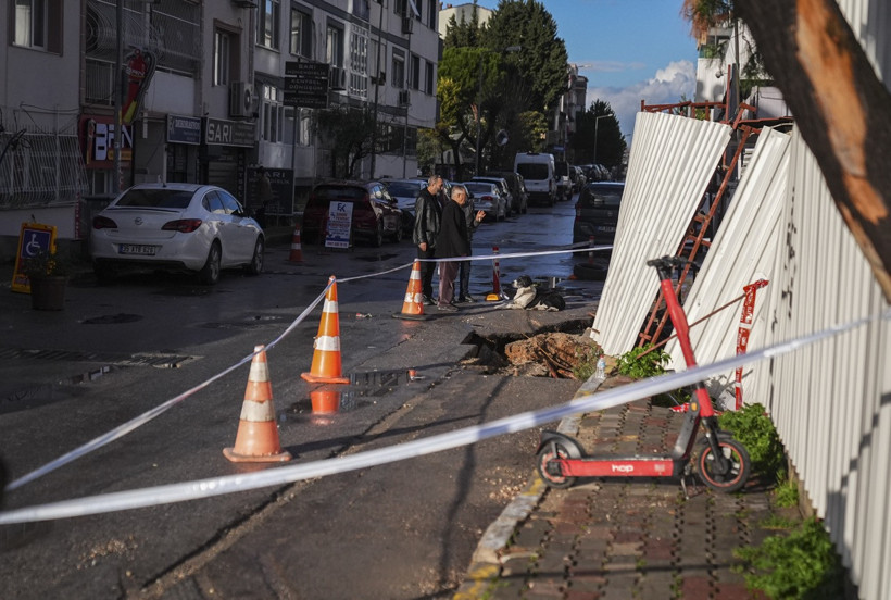 İzmir’i sağanak vurdu: 320 konut, 78 iş yeri su altında - Resim : 8