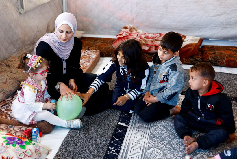 Herkesi ağlatan kavuşma: Bebekler yıllar sonra aileleriyle ilk kez tanıştı - Resim: 2