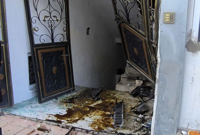 Kontrolden çıkan otomobil binaya girdi - Resim: 1