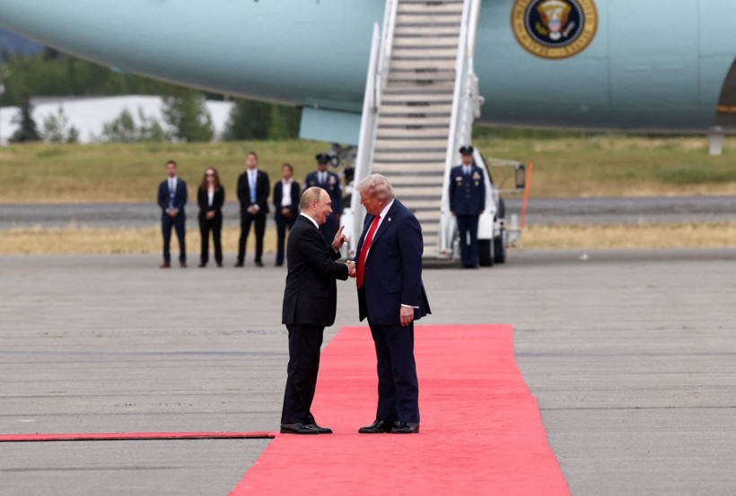 Trump ve Putin'in uçakları Alaska'ya indi: Barış çıkmazsa mutsuz olurum - Resim : 8