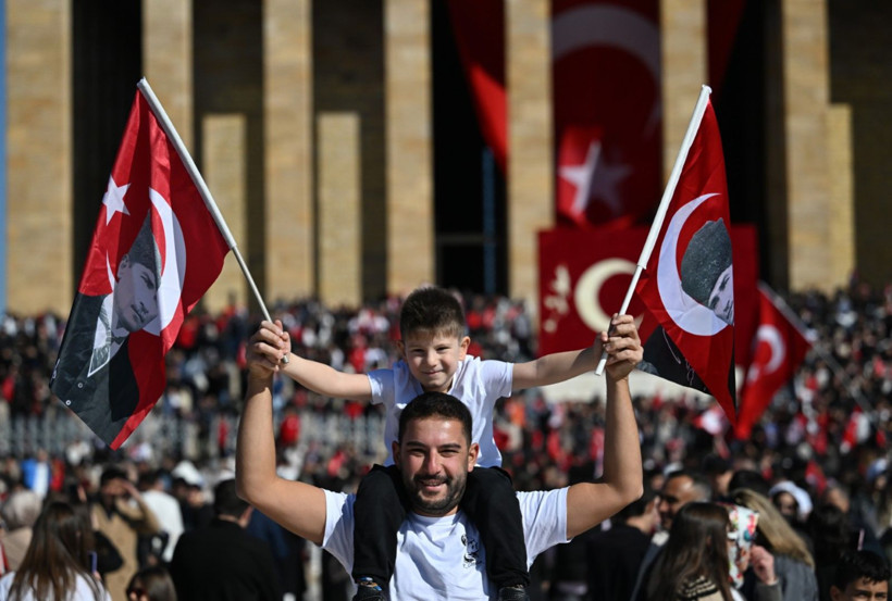 Millet Ata'sına koştu - Resim: 8