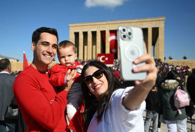 Millet Ata'sına koştu - Resim: 11