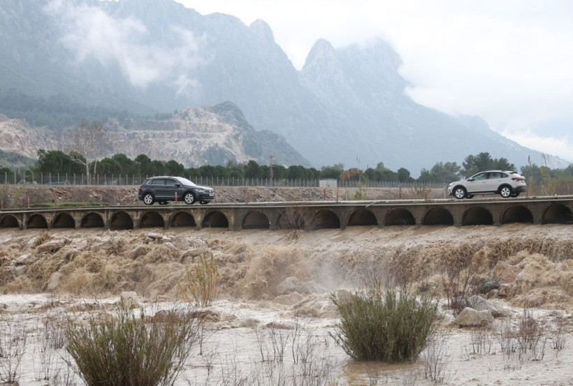 Önce kuraklık vurdu, şimdi de sağanak - Resim: 58