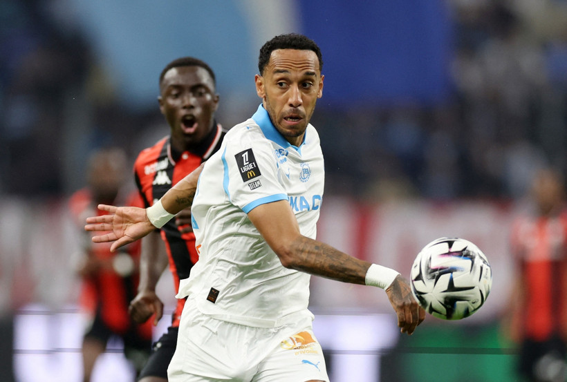 Aubameyang yangın söndürücüyle ortalığı birbirine kattı: Kadro dışı kaldı - Resim : 1