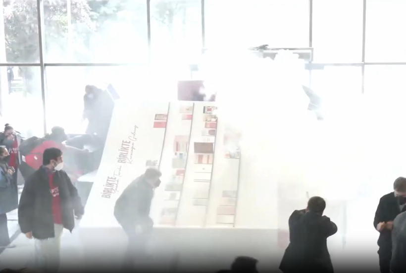 Polis, CHP Genel Merkezi'ne girdi - Resim : 1