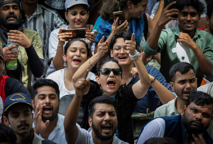 3 haftada 22 milyon takipçi kazandılar: 'Hamam böcekleri' sokağa indi - Resim: 10