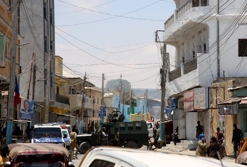 Somali Cumhurbaşkanı'nın konvoyuna bombalı saldırı - Resim : 1