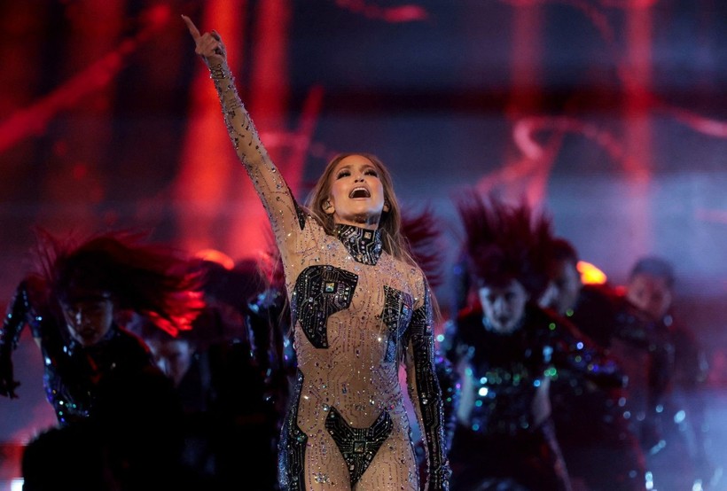 Jennifer Lopez'in ödül töreni performansı gündem oldu - Resim: 6
