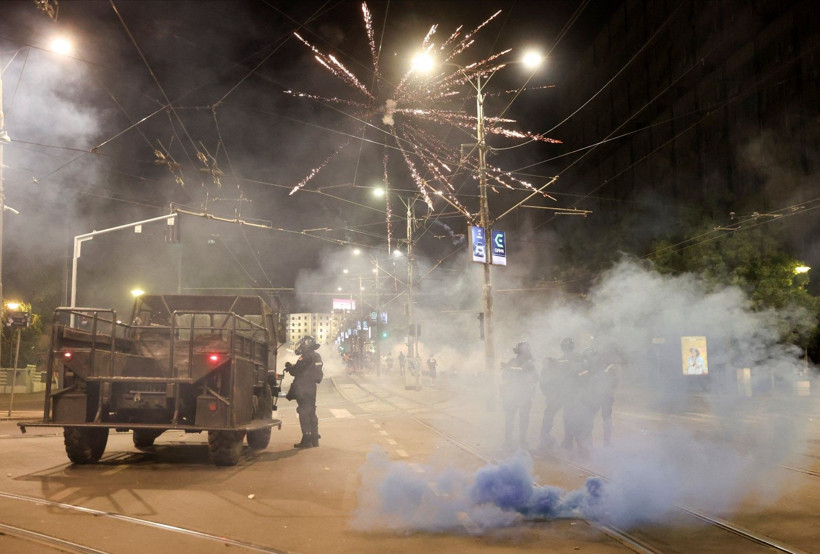 Sırbistan savaş alanına döndü - Resim: 11