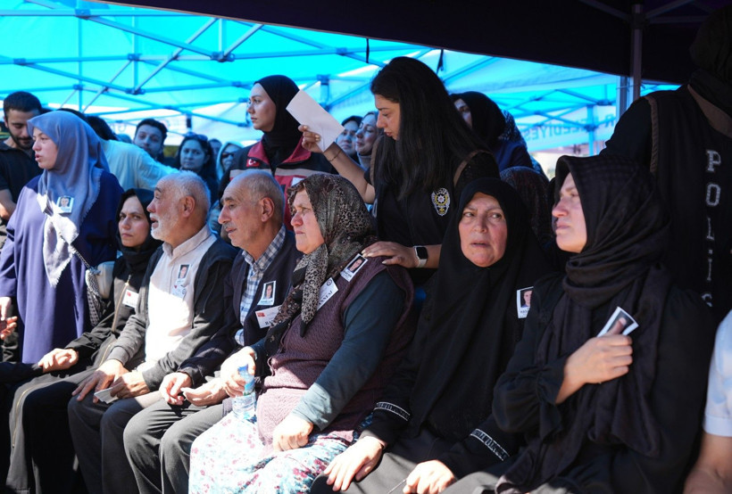 İzmir şehitlerini uğurladı, namazını babası kıldırdı - Resim: 19