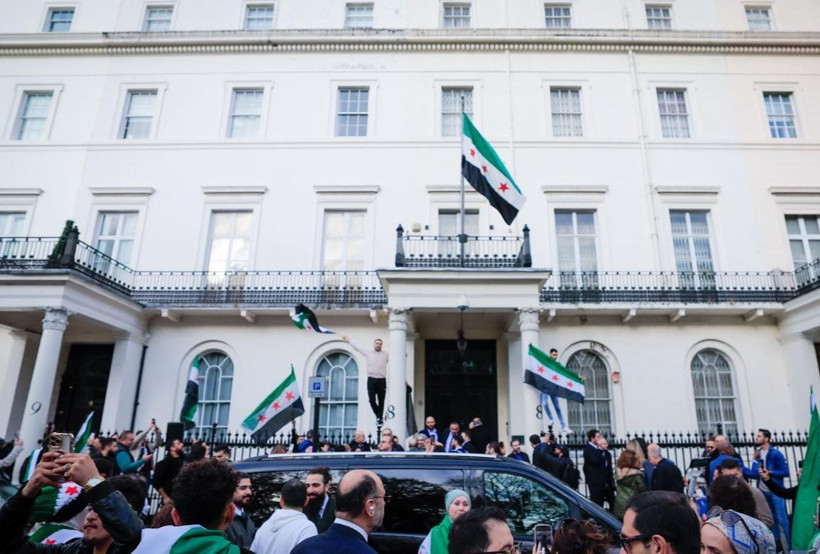 13 yıl sonra: Suriye'nin Londra Büyükelçiliği yeniden açıldı - Resim : 1