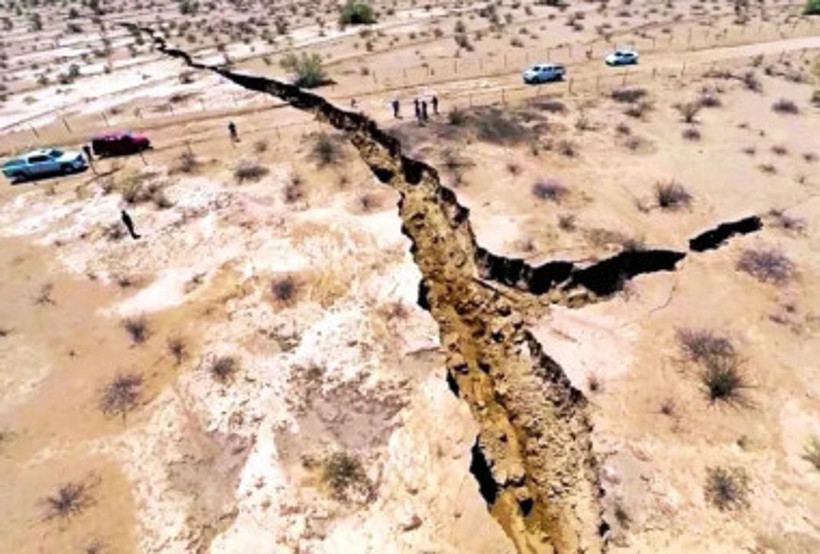 Afrika Kıtası'nı ortadan ikiye b&ouml;l&uuml;yor. Yerin 2 bin 900 kilometre altında tespit edildi - Resim : 5