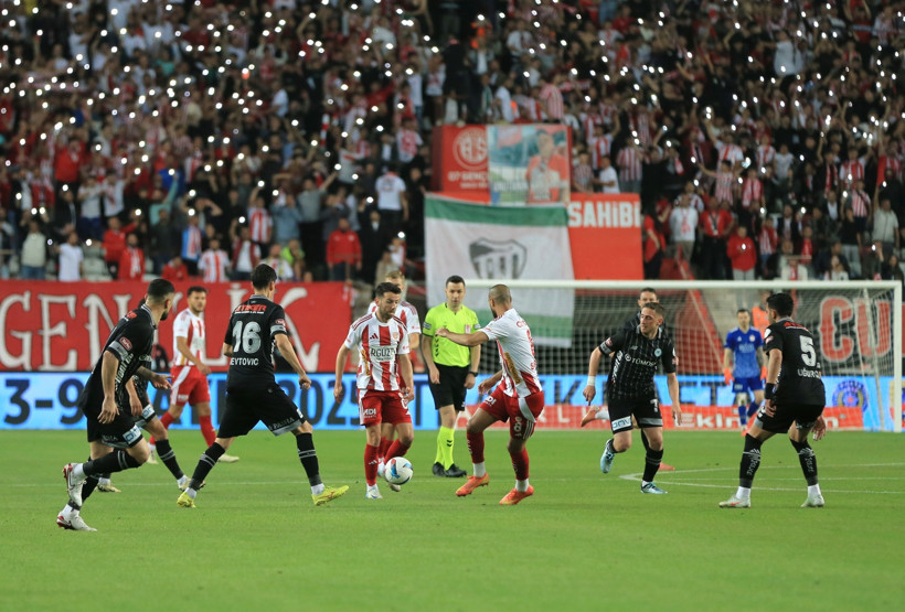 Abdullah yıldızlaştı, Antalyaspor evinde kazandı! - Resim : 1