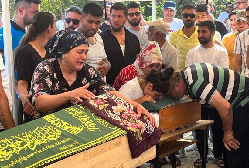 Yaralı kurtuldu, tabutları öpüp 'hakkınızı helal edin' dedi - Resim: 5