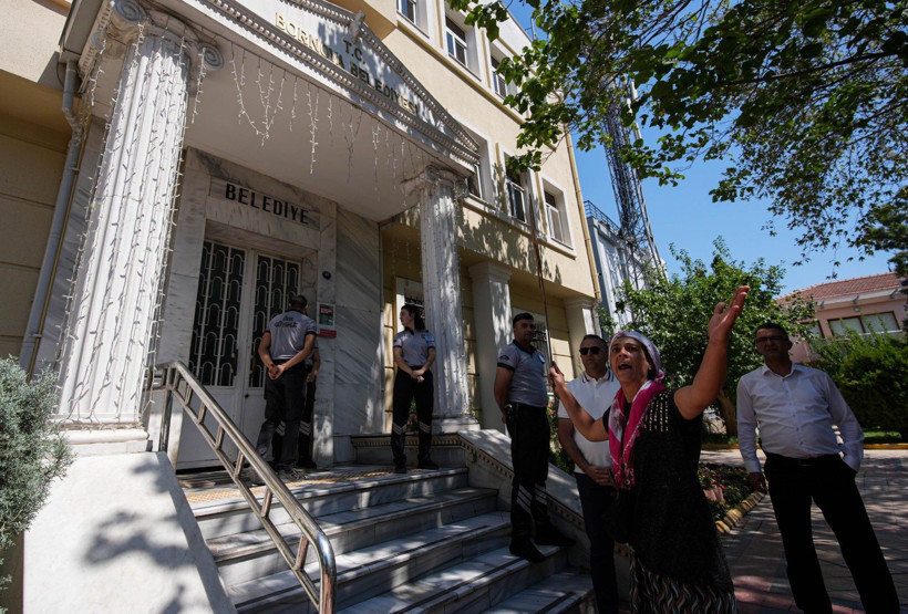 20 gündür sular kesik: Mahalle sakinleri belediyeyi bastı - Resim: 3