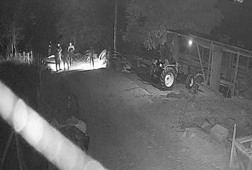 'Sizi bu köyde yaşatmam' tehdidinin ardından silahlar konuştu - Resim : 3