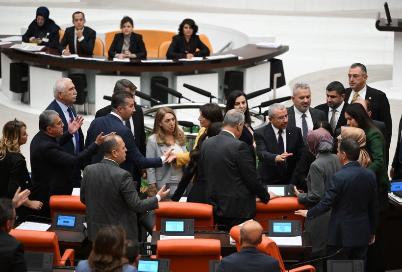 Meclis'te 'mandacı' ve 'alçak' tartışması - Resim: 15