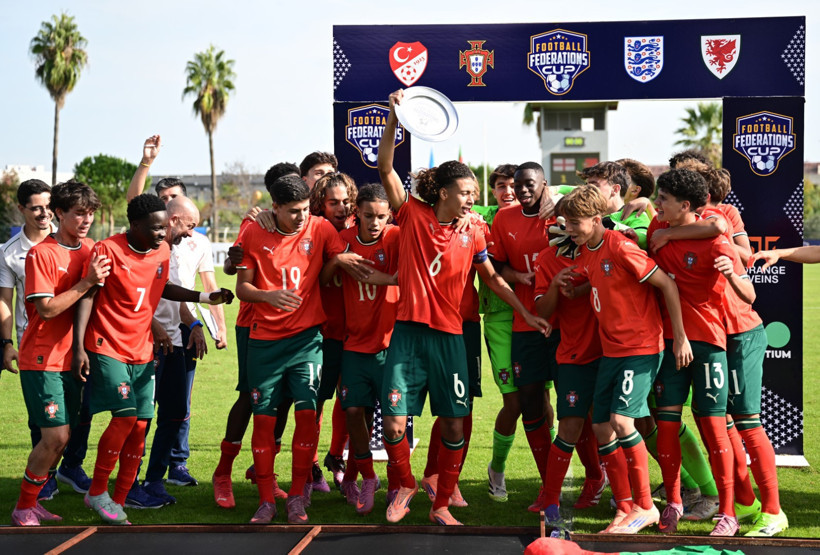 Ronaldo'nun oğlu Türkiye'de şampiyon: Nişanlısı ve annesi de izledi - Resim : 1