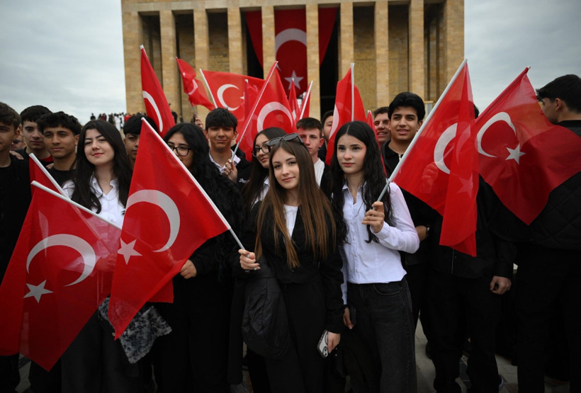 Gençler Ata'sına koştu - Resim: 12