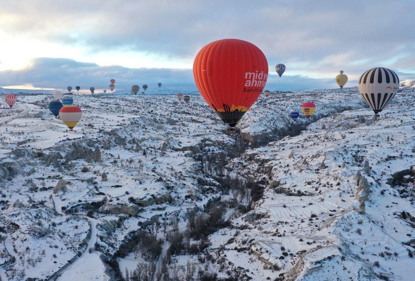 Kapadokya'da sıcak hava balonları 18 günlük aradan sonra gökyüzünü renklendirdi - Resim: 7