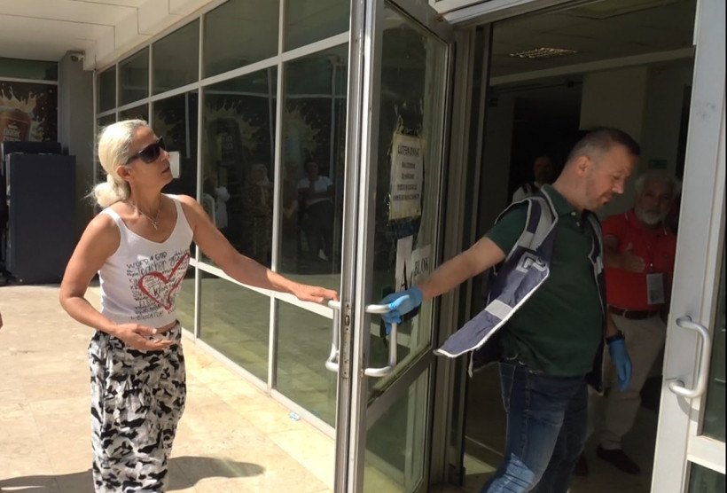 Küpesini çıkaramayınca sınava giremedi - Resim : 4