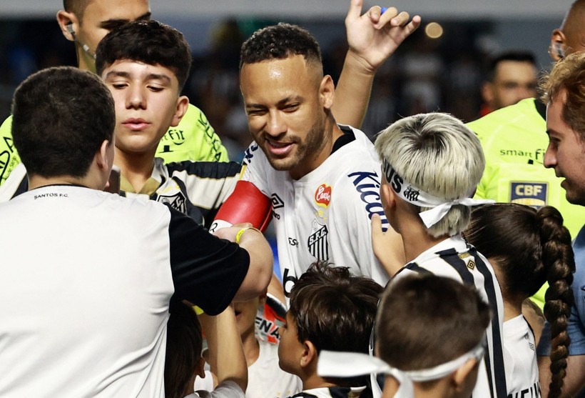 Neymar'dan kendisini 'tiye' alan taraftara golle cevap: Futbol aşkını yeniden keşfetti - Resim : 1